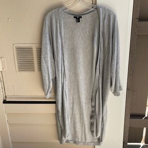 USED H&M women’s fine gauge sweater/wrap